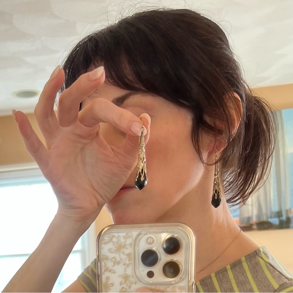 Silver and onyx black drop style filigree earrings - Picture 2 of 2